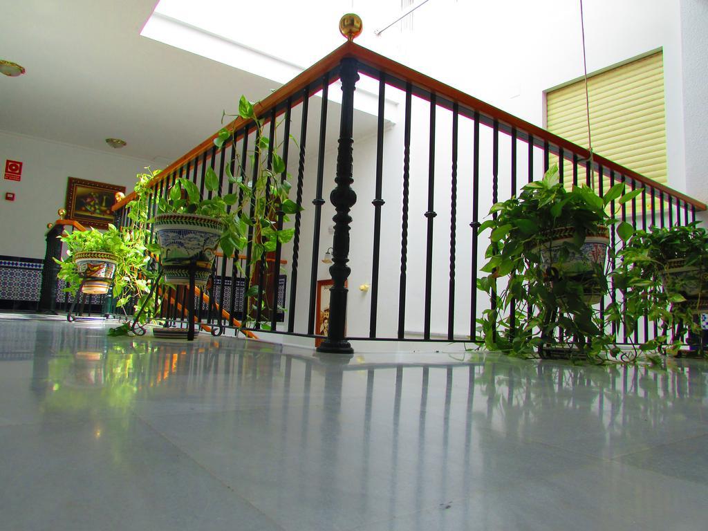 Hotel Mairena Майрена дел Алкор Екстериор снимка