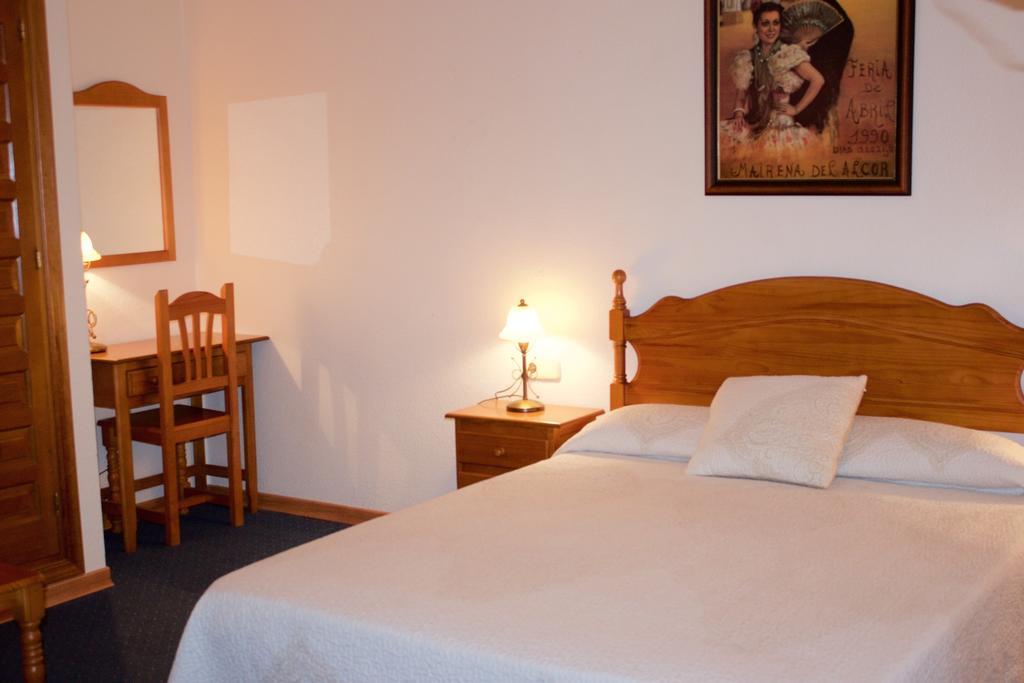 Hotel Mairena Майрена дел Алкор Екстериор снимка