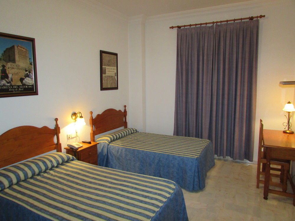 Hotel Mairena Майрена дел Алкор Екстериор снимка