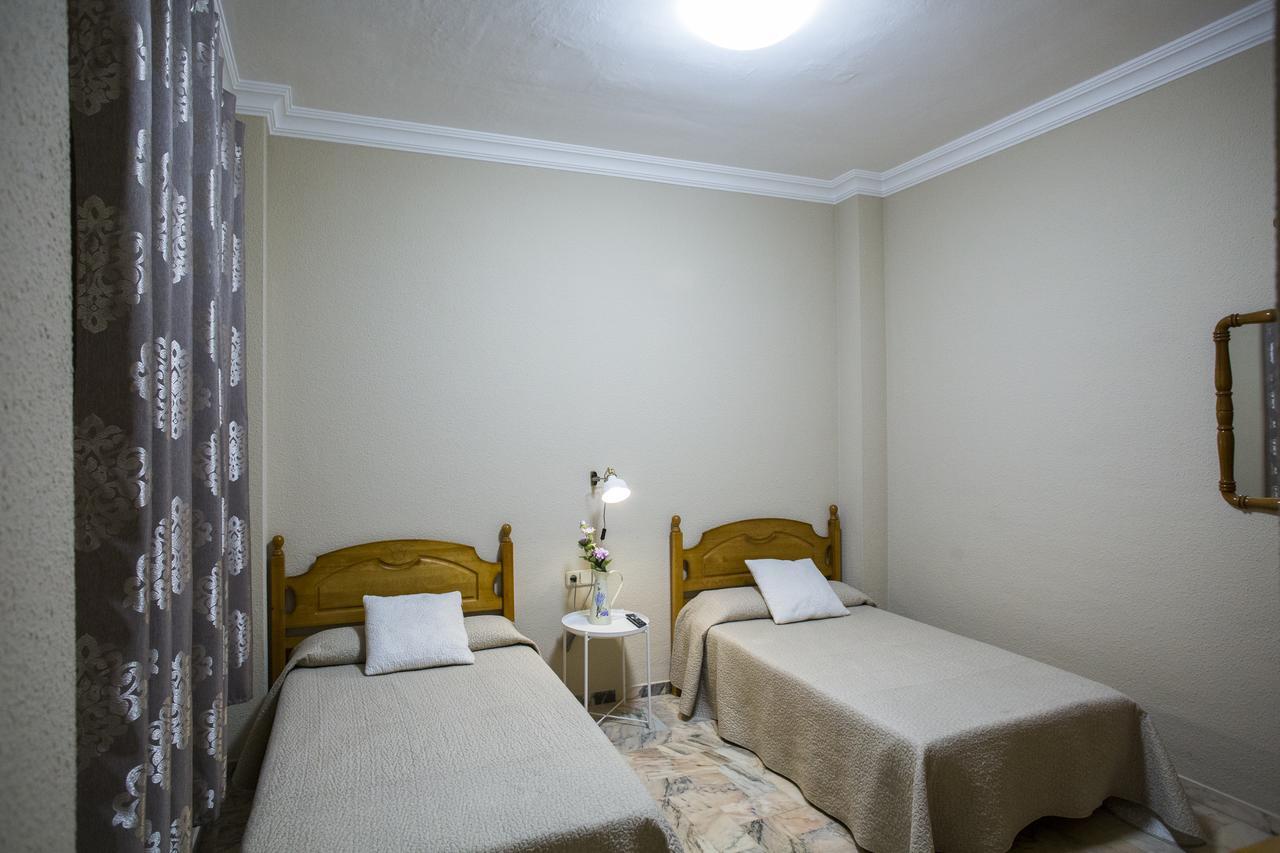 Hotel Mairena Майрена дел Алкор Екстериор снимка