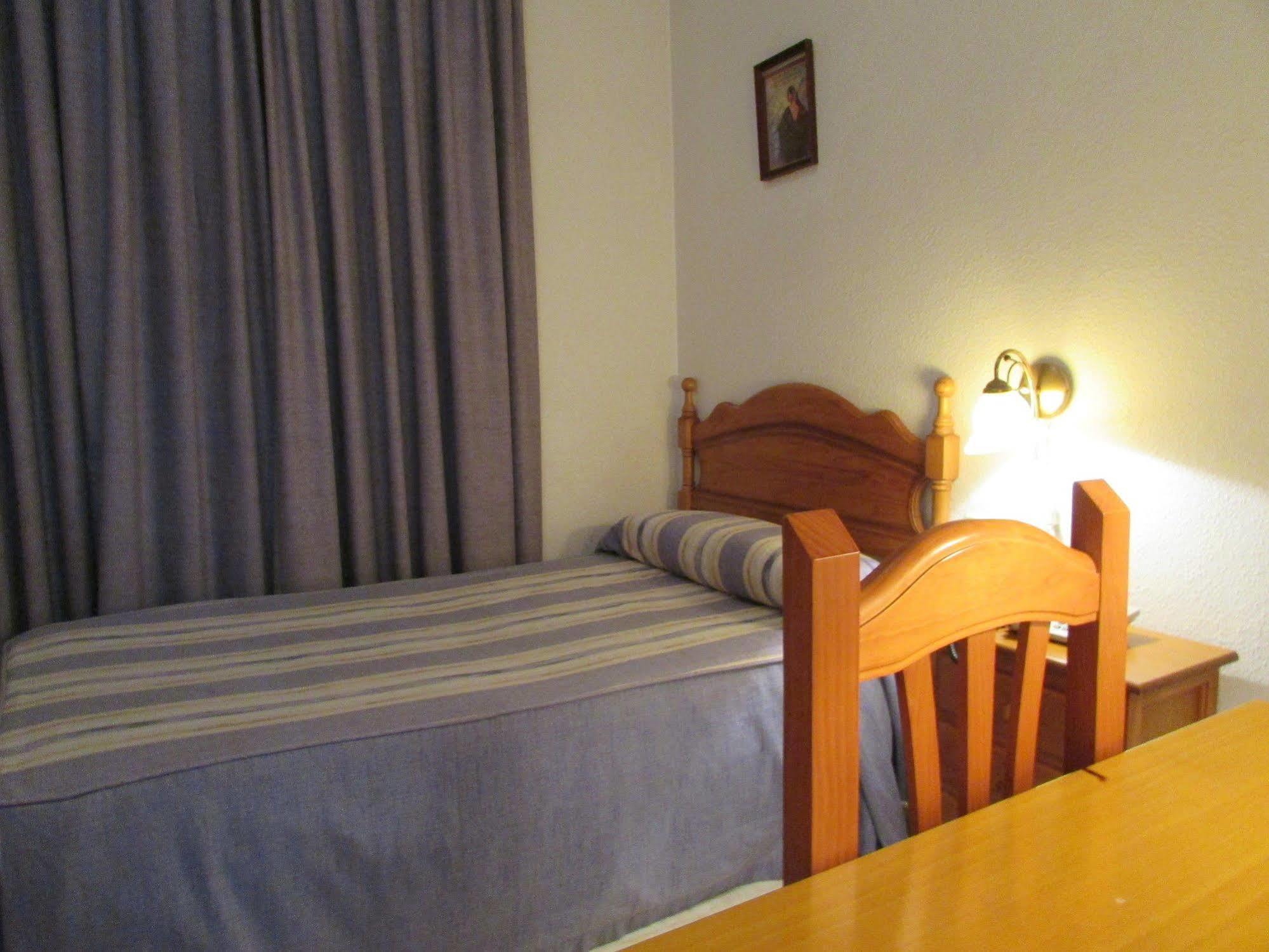 Hotel Mairena Майрена дел Алкор Екстериор снимка